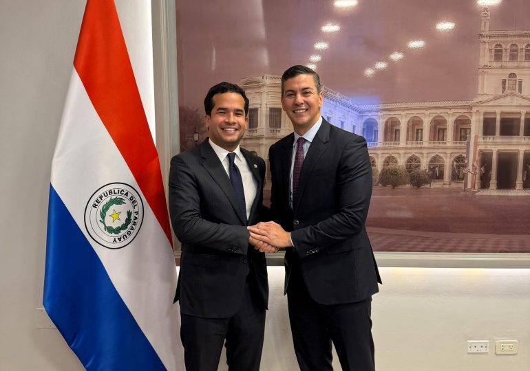 Video | Presidente de Paraguay recibe al senador Omar Fernández