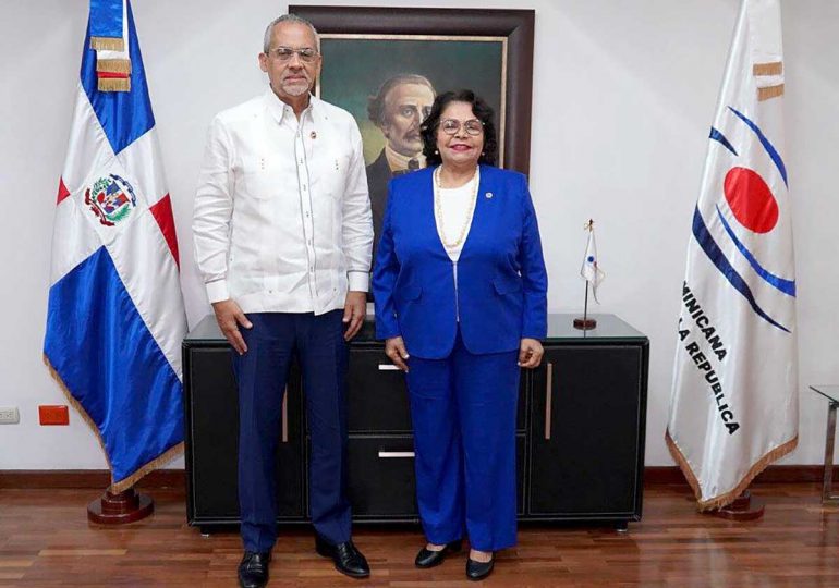 Presidente del Consejo Nacional de Drogas elogia trayectoria de la presidenta de la Cámara de Cuentas