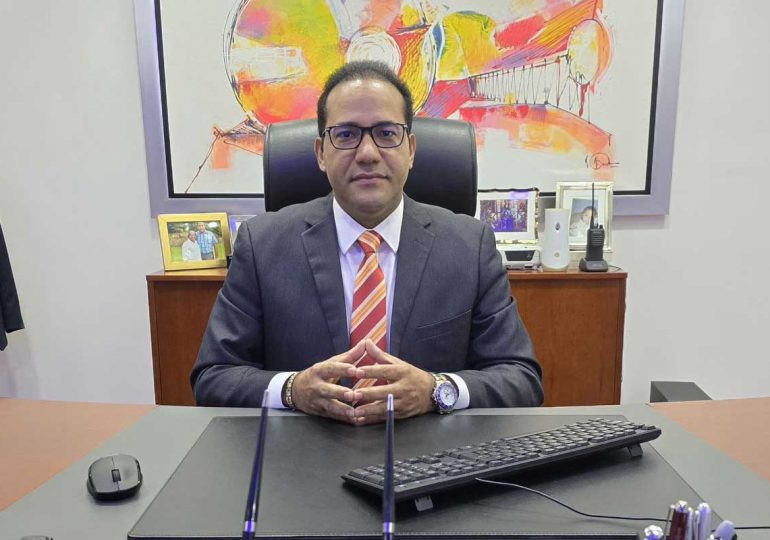 Salvador Holguín rechaza ley mordaza y defiende libertad en redes