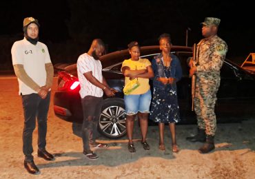 Haitiano y dominicano detenidos por transportar indocumentados en dos vehículos