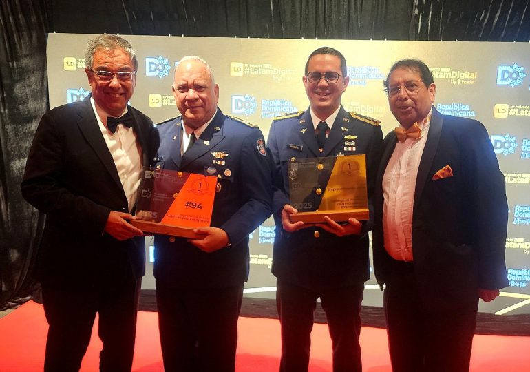 Escuelas Vocacionales del Ministerio de Defensa ganan máximo galardón de los Premios Latam Digital 2025