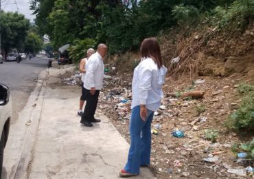 Alcalde Nelson de la Rosa supervisa estado de limpieza e higiene en sectores de San Cristóbal