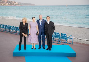 Video | Presidente Abinader y Primera Dama son recibidos por el presidente Macron y su esposa en Cena de Gala