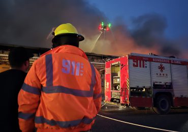 Sistema 911 coordina respuesta a incendio en instalaciones del MERCA Santo Domingo