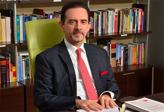 Jurista en desacuerdo con prisión preventiva domiciliaria para Maribel Espaillat y exclusión de su madre del proceso judicial