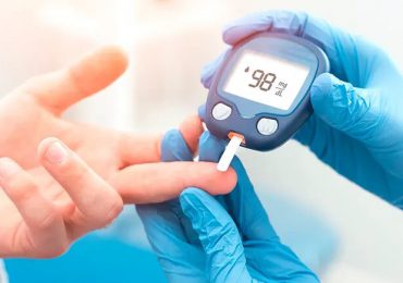 Endocrinólogos piden aprobar leyes de etiquetado frontal y diabetes