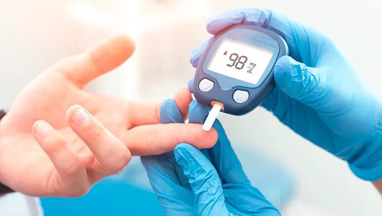 Endocrinólogos piden aprobar leyes de etiquetado frontal y diabetes