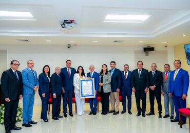 Senado reconoce a Celinés Toribio por su trayectoria artística y servicio a la diáspora