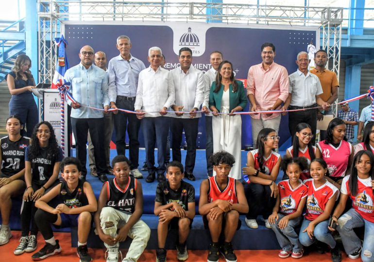 Ministro de Deportes entrega Multiuso Garibaldi Almonte totalmente remozado