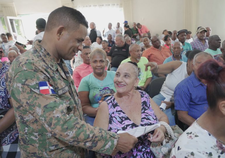 “Los llevo en mi corazón”: Ministro de Defensa escucha y apoya a militares pensionados