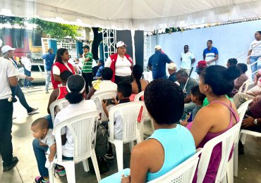 Leandro Mieses lleva operativo médico gratuito a más de 400 familias de escasos recursos en SDO