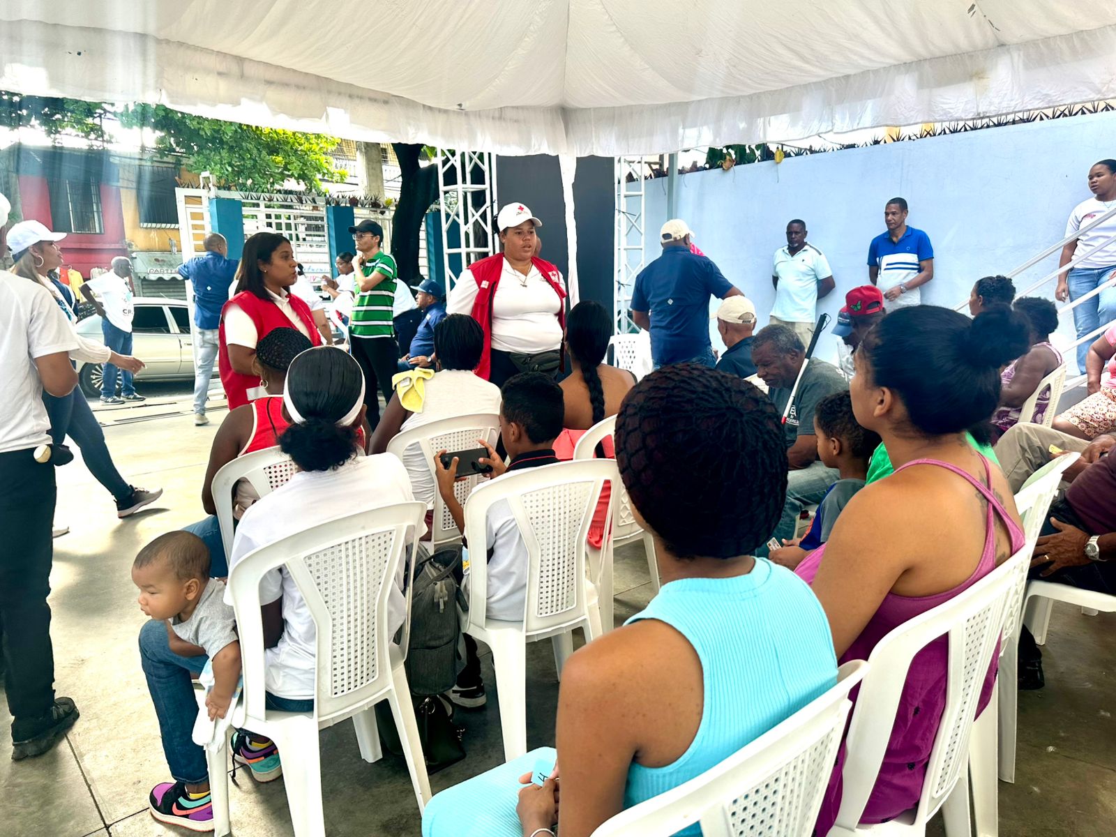 Leandro Mieses lleva operativo médico gratuito a más de 400 familias de escasos recursos en SDO