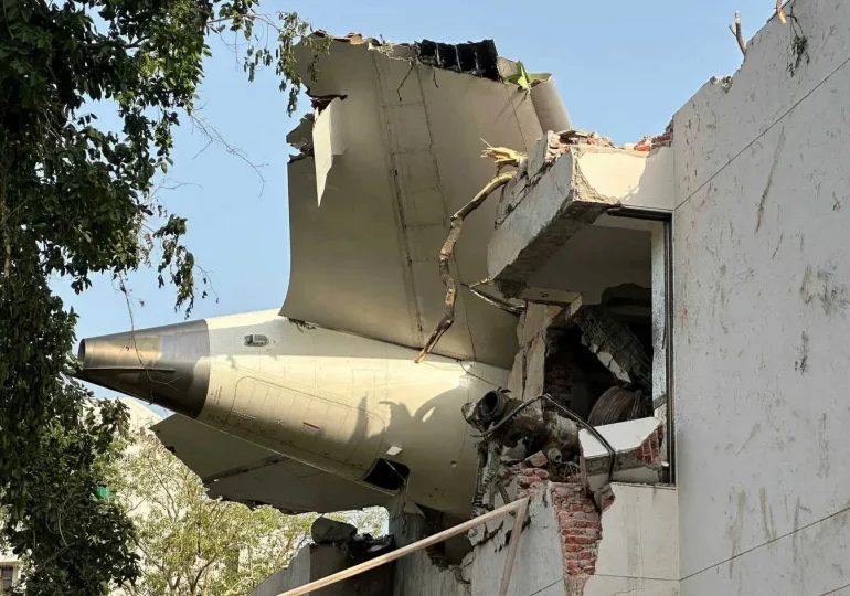 Video: Pasajero documenta fallas técnicas antes de accidente aéreo en India