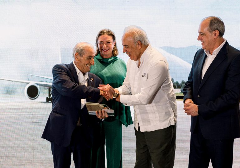 Air Europa celebra primer aniversario de su ruta Santiago de los Caballeros - Madrid