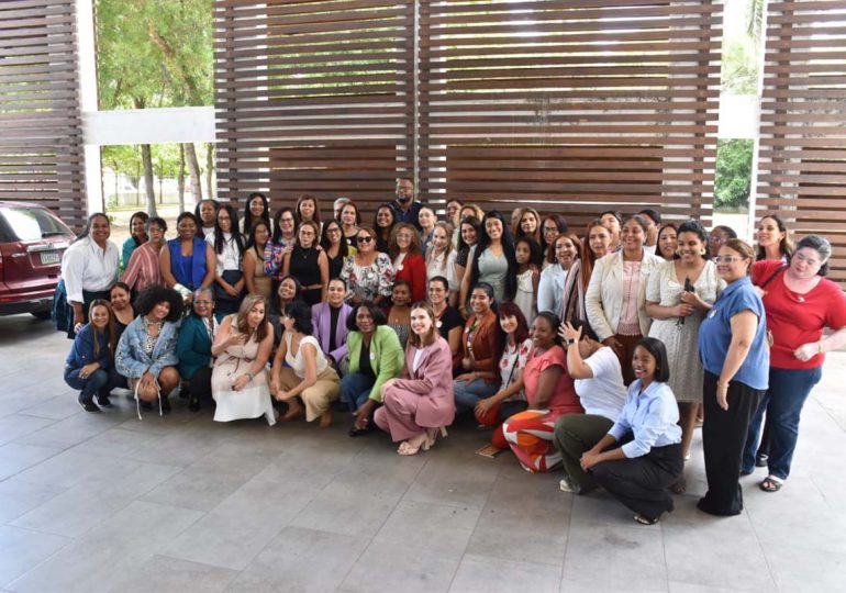 Foro de Mujeres Periodistas Dominicanas presentan petición de una calle para Pía Rodríguez en Santiago