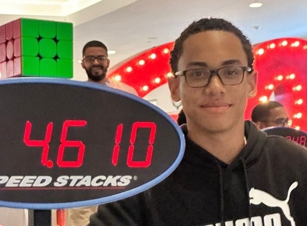 Dominicano Cristian en el mundial de Speed Cubing en Seattle