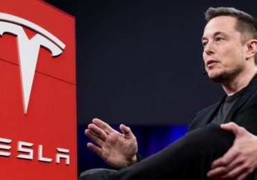 Tesla sufre caída en Wall Street y Musk advierte dificultades futuras