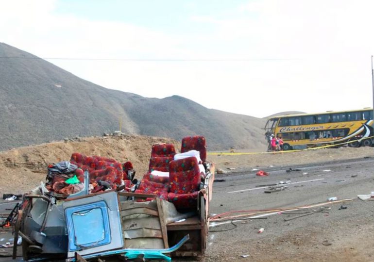 Al menos 15 muertos en accidente de autobús en los Andes de Perú