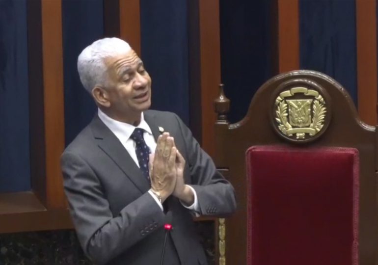 Video | "Aquí el que dirige los debates soy yo", dice Ricardo de los Santos a Antonio Taveras durante discusión