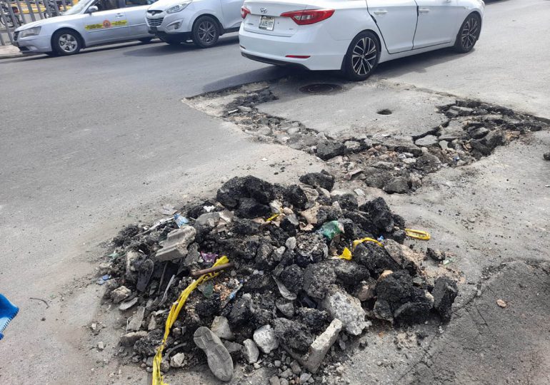 Video | CAASD corrige avería en avenida Máximo Gómez esquina Nicolás Ovando