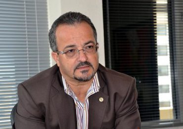 La Fuerza del Pueblo acusa al presidente Abinader de llevar Senasa al colapso