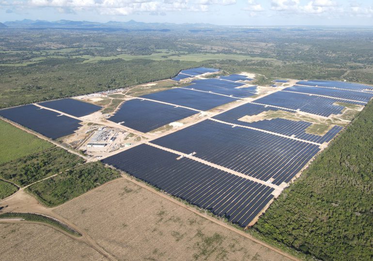 Cotoperí Solar, el mayor complejo fotovoltaico de Centroamérica y el Caribe, empieza a suministrar electricidad limpia