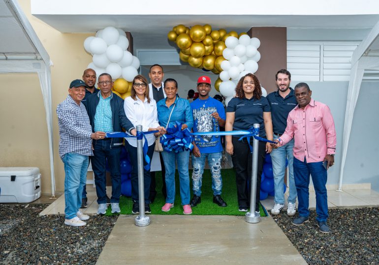 Reasentamiento de Barrick avanza con entrega de salón comunal