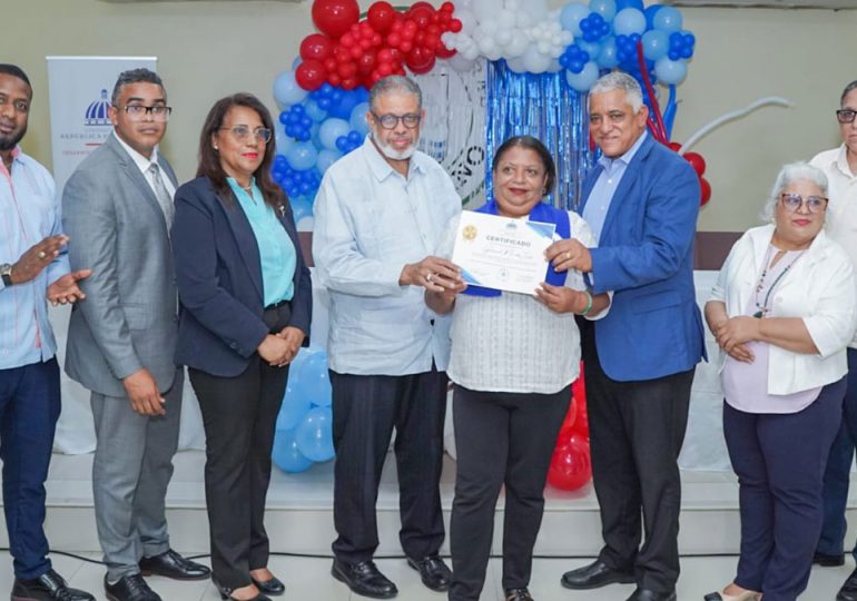 Desarrollo de la Comunidad capacita decenas de mujeres en San Pedro de Macorís