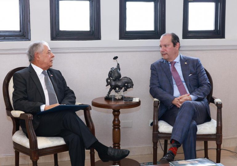 Encuentro del embajador Roberto Salcedo y el canciller panameño Javier Martínez impulsan relaciones bilaterales