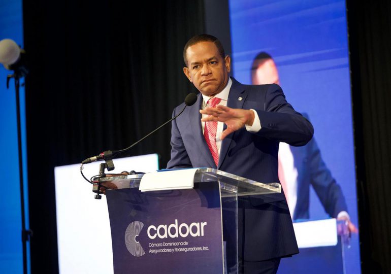 Superintendente Julio César Valentín llama a aseguradoras a responder con prontitud reclamos de sus clientes