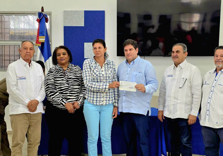 Gobierno entrega RD$80 millones a productores porcinos del Cibao Central afectados por la peste porcina africana