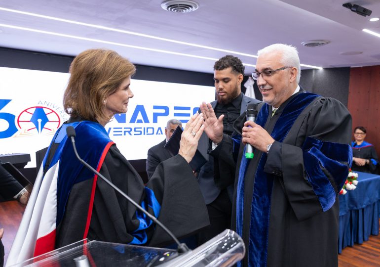 UNAPEC juramenta nuevo rector  Erik Pérez Vega