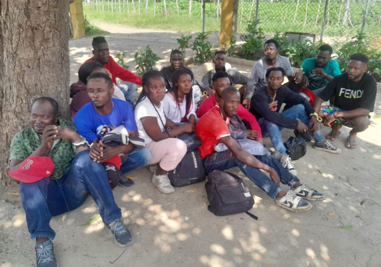 Detienen 14 haitianos indocumentados durante patrullaje militar en Valverde