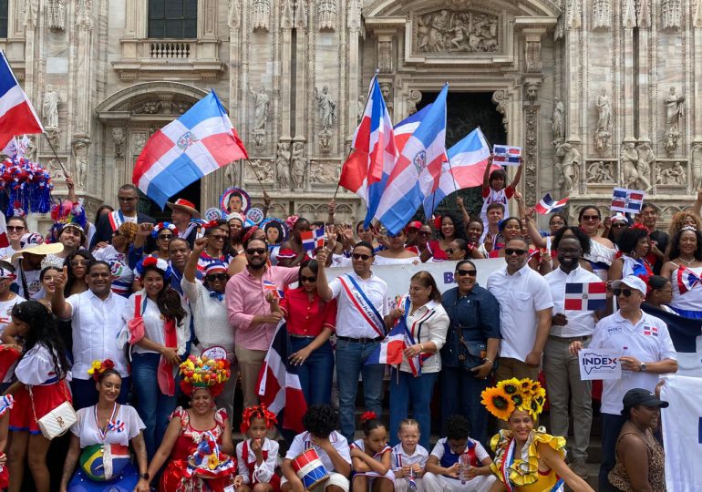 Cientos de criollos celebran la Parada Dominicana en Milano, Italia