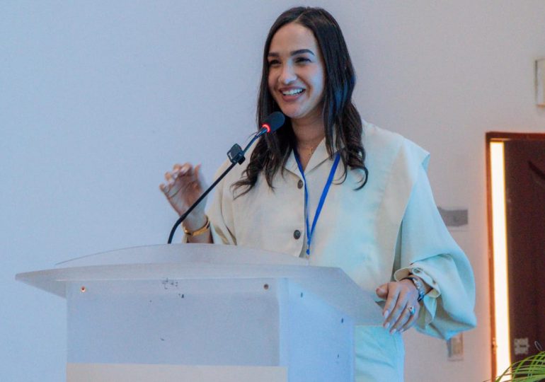 Priscila D’Oleo a los jóvenes: “No se trata de llegar lejos, sino de llegar con propósito”