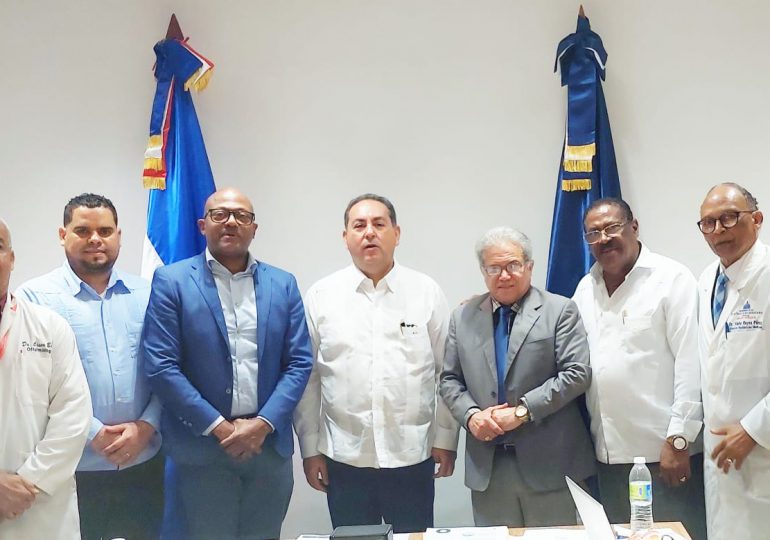 CMD y SNS informan que los médicos recibirán un aumento salarial este mes