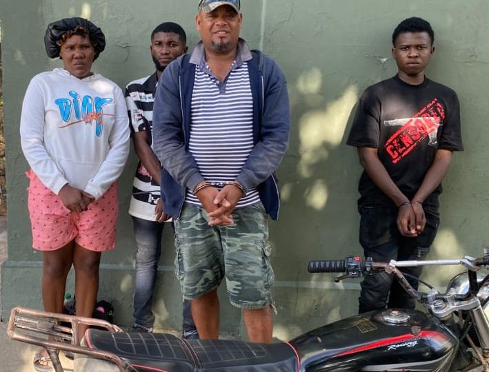 Ejército detecta e intercepta motocicleta con tres haitianos indocumentados en Dajabón