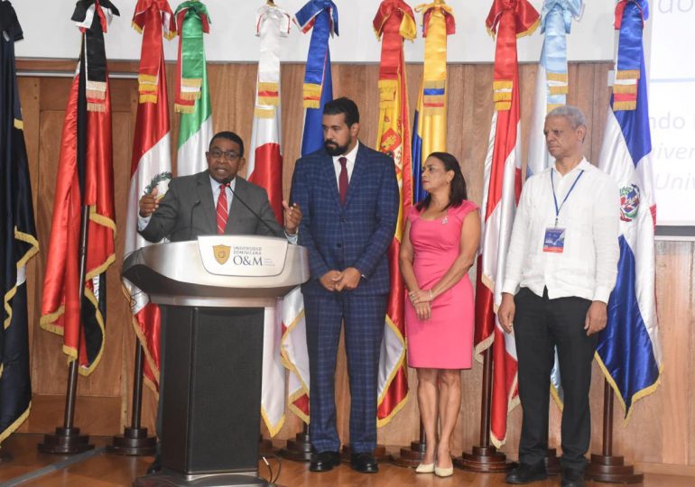 Experto internacional destaca avances en vacunas en la Semana Dominicana de la Ciencia y la Tecnología, en el marco del XX Congreso Internacional de Investigación Científica