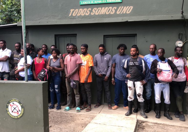 Video: Ejército intercepta a 32 nacionales haitianos en operativos realizados en Dajabón y Montecristi