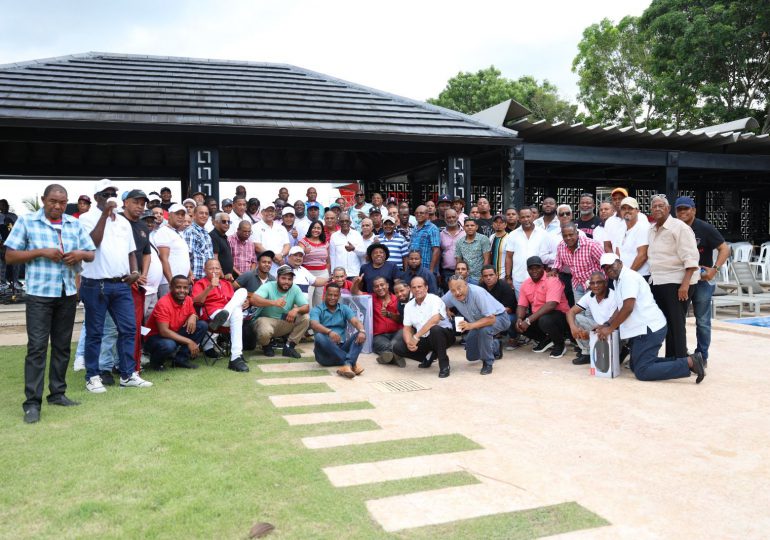 Diputada Leyvi Bautista celebra el Día del Padre en SDO