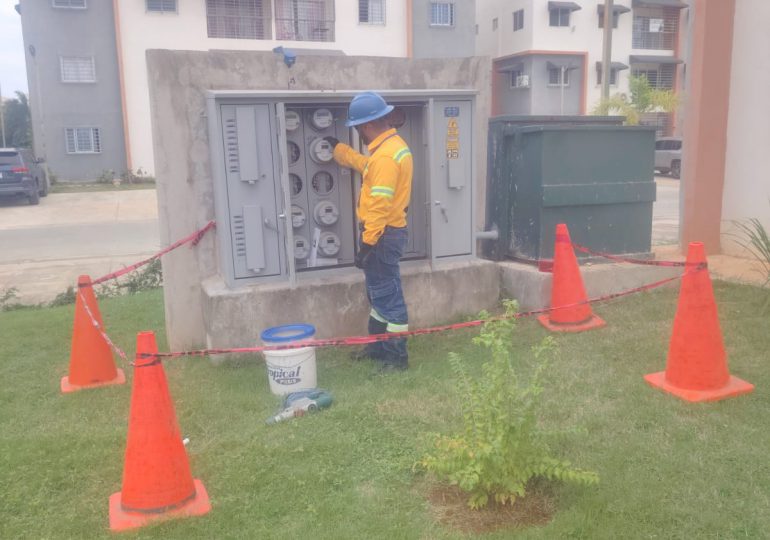 Edeeste detecta conexiones ilegales en residenciales de Ciudad Juan Bosch