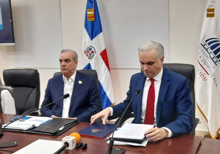 Presidente Abinader revisa avances del nuevo año escolar junto al ministro de Educación