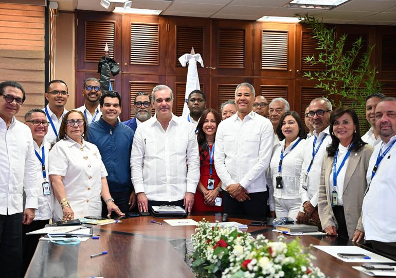 Video | Presidente Abinader afirma gobierno ha invertido más de 4,000 millones de pesos en obras de agua potable y saneamiento de Coraasan