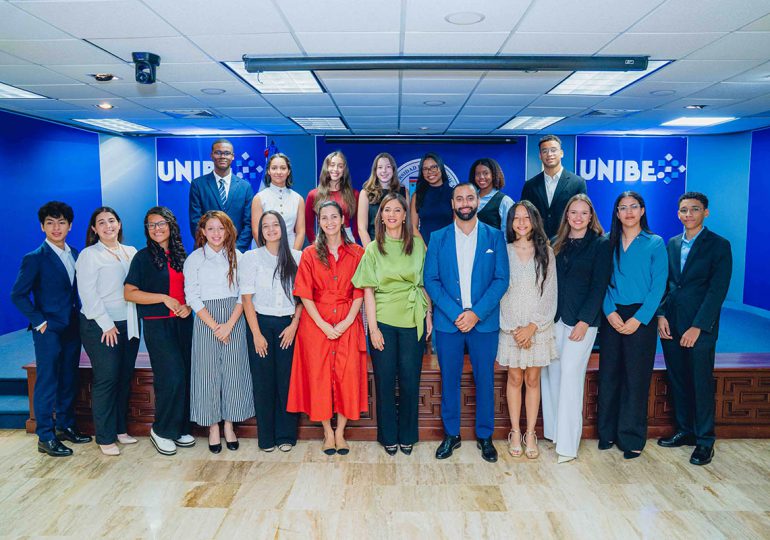 Unibe y la Fundación Hazoury otorgan 17 becas Líderes del Mañana