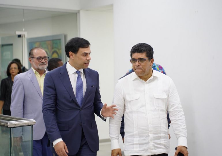 Dío Astacio impulsa la educación artística en SDE con escuela que beneficia a más de 160 jóvenes