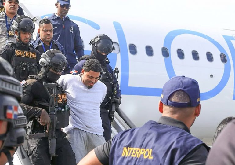 Capturado y deportado desde EE.UU. el peligroso delincuente “Guindo”; trasladado bajo fuerte seguridad a Najayo-Hombres