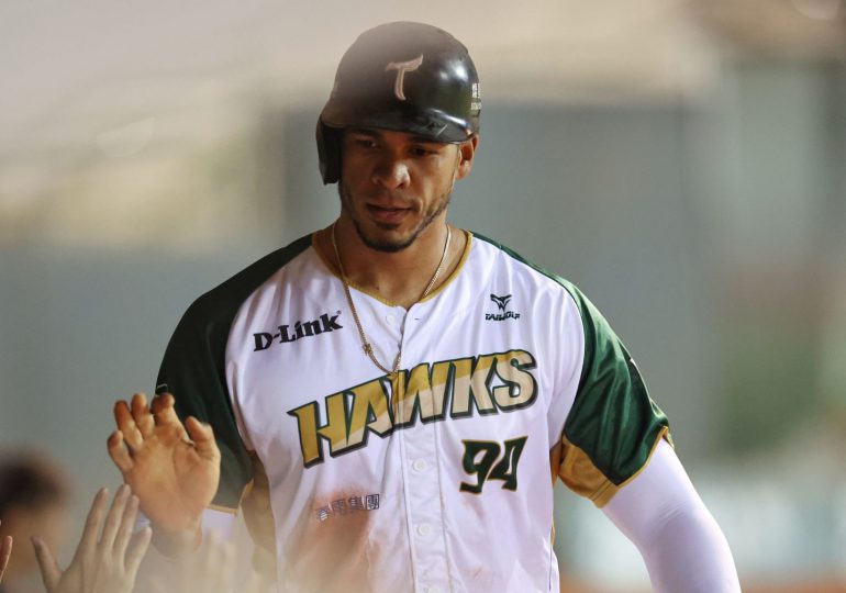 Estrellas Orientales expresan condolencias a Steven Moya por el fallecimiento de su esposa