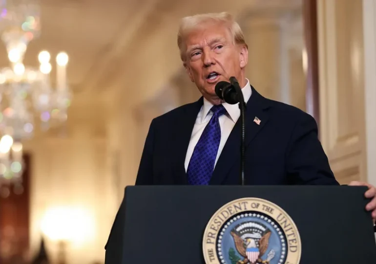 Trump acusa al WSJ de publicar una carta «falsa» a Jeffrey Epstein: «No son mis palabras»