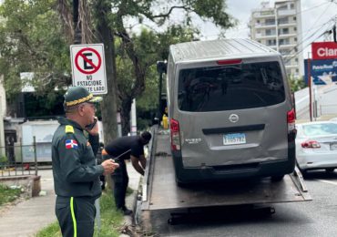 ¡Atención conductores! Parqueat_RD cobrará RD$5,000 por remolque de vehículos mal estacionados