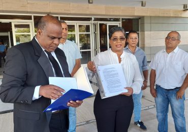 Video: Oferentes del Almuerzo Escolar depositan ante el PEPCA denuncia de irregularidades en manejo de licitaciones del INABIE